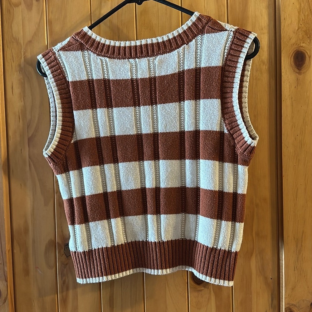 Hooked Up V-Neck Sleeveless Sweater Knit Sweater - Picture 3 of 5